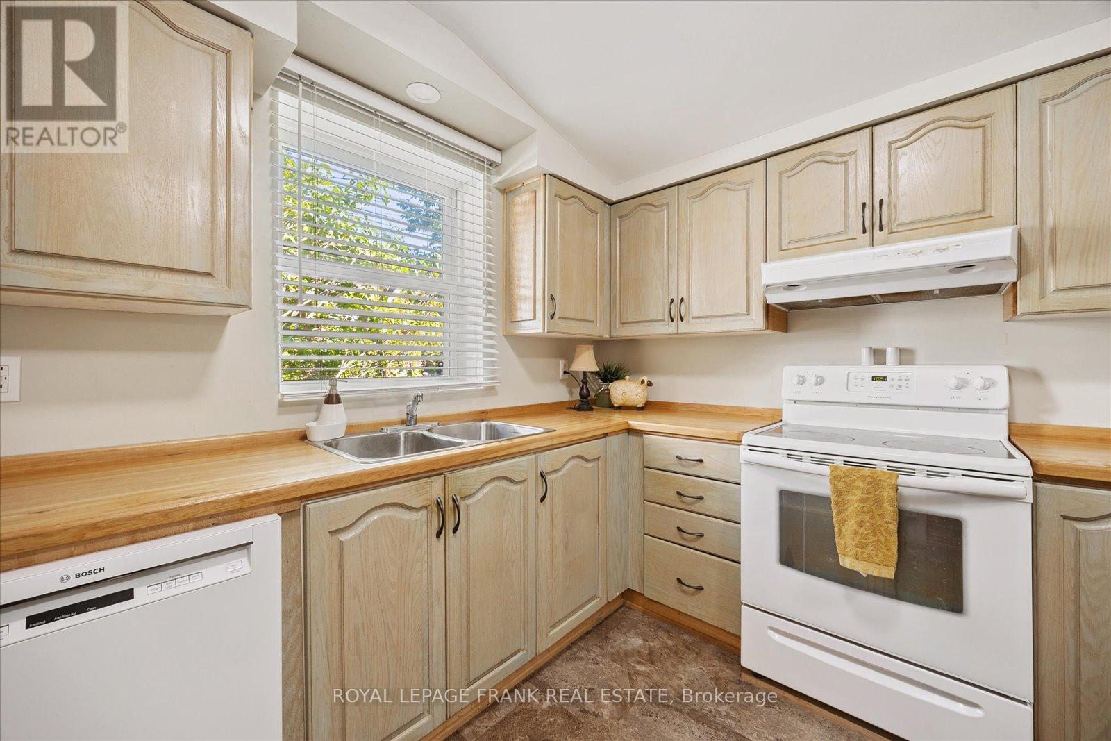 29 Ridout Street, Kawartha Lakes (Lindsay), Ontario  K9V 2B4 - Photo 13 - X12380649