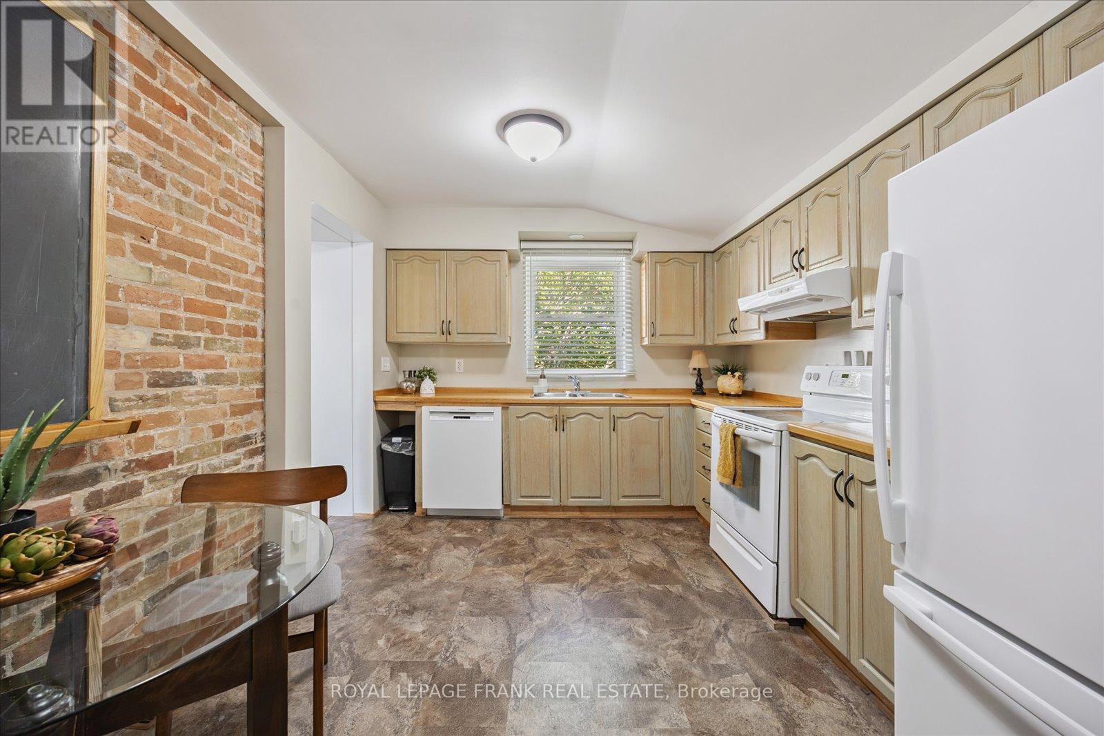 29 Ridout Street, Kawartha Lakes (Lindsay), Ontario  K9V 2B4 - Photo 14 - X12380649