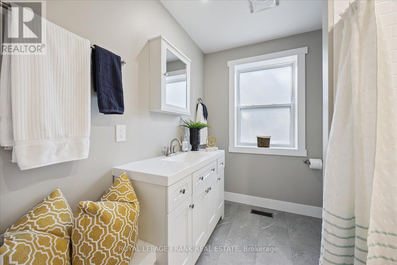 29 Ridout Street, Kawartha Lakes (Lindsay), Ontario  K9V 2B4 - Photo 22 - X12380649