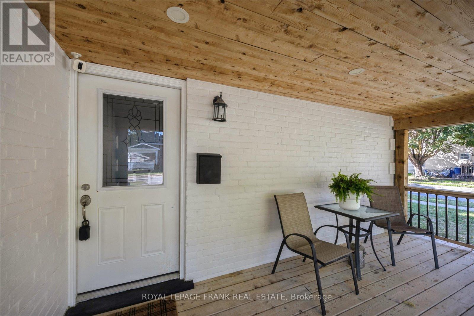 29 Ridout Street, Kawartha Lakes (Lindsay), Ontario  K9V 2B4 - Photo 3 - X12380649