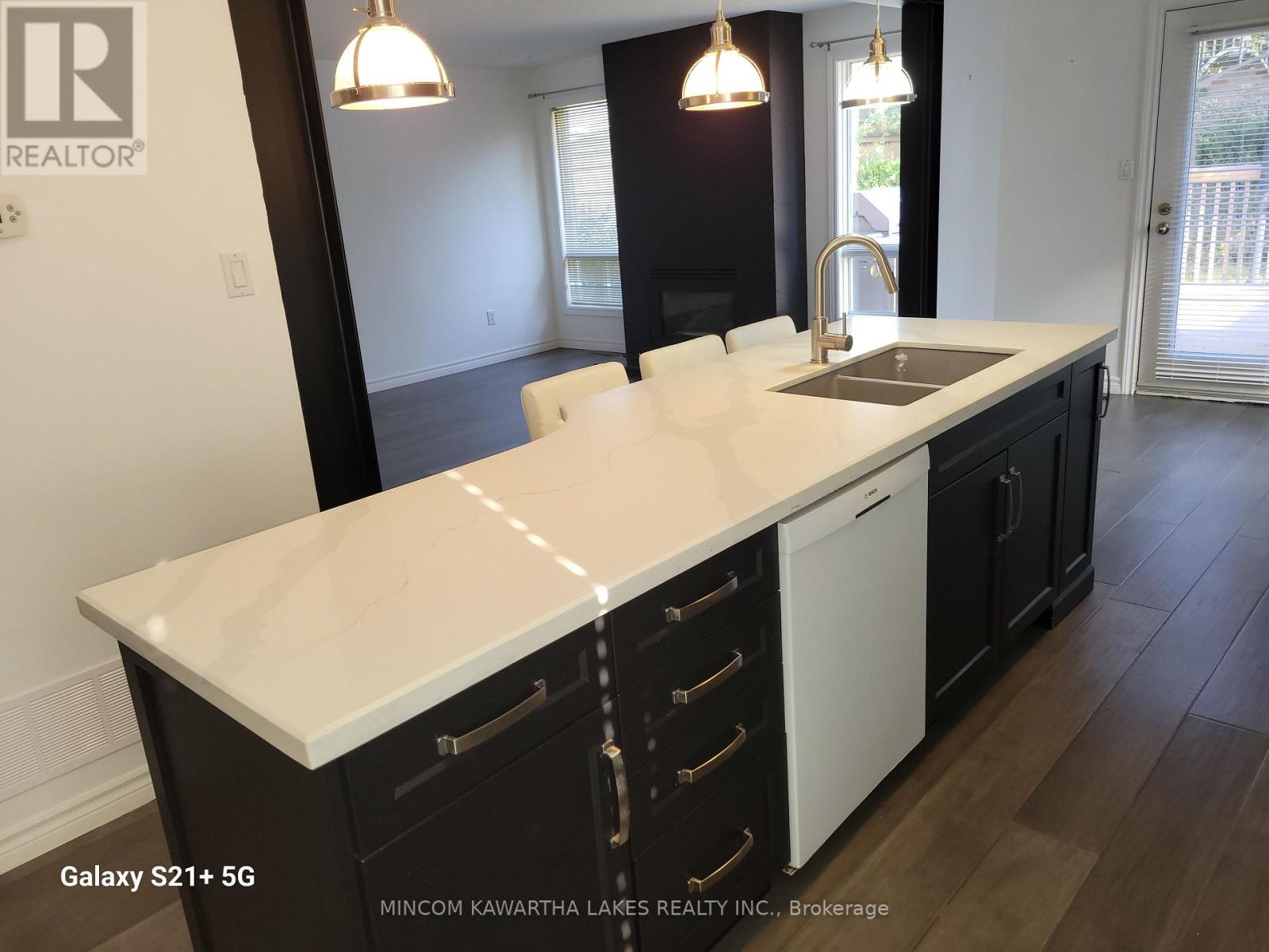 557 Westman Avenue, Peterborough (Otonabee Ward 1), Ontario  K9K 2E6 - Photo 11 - X12380774