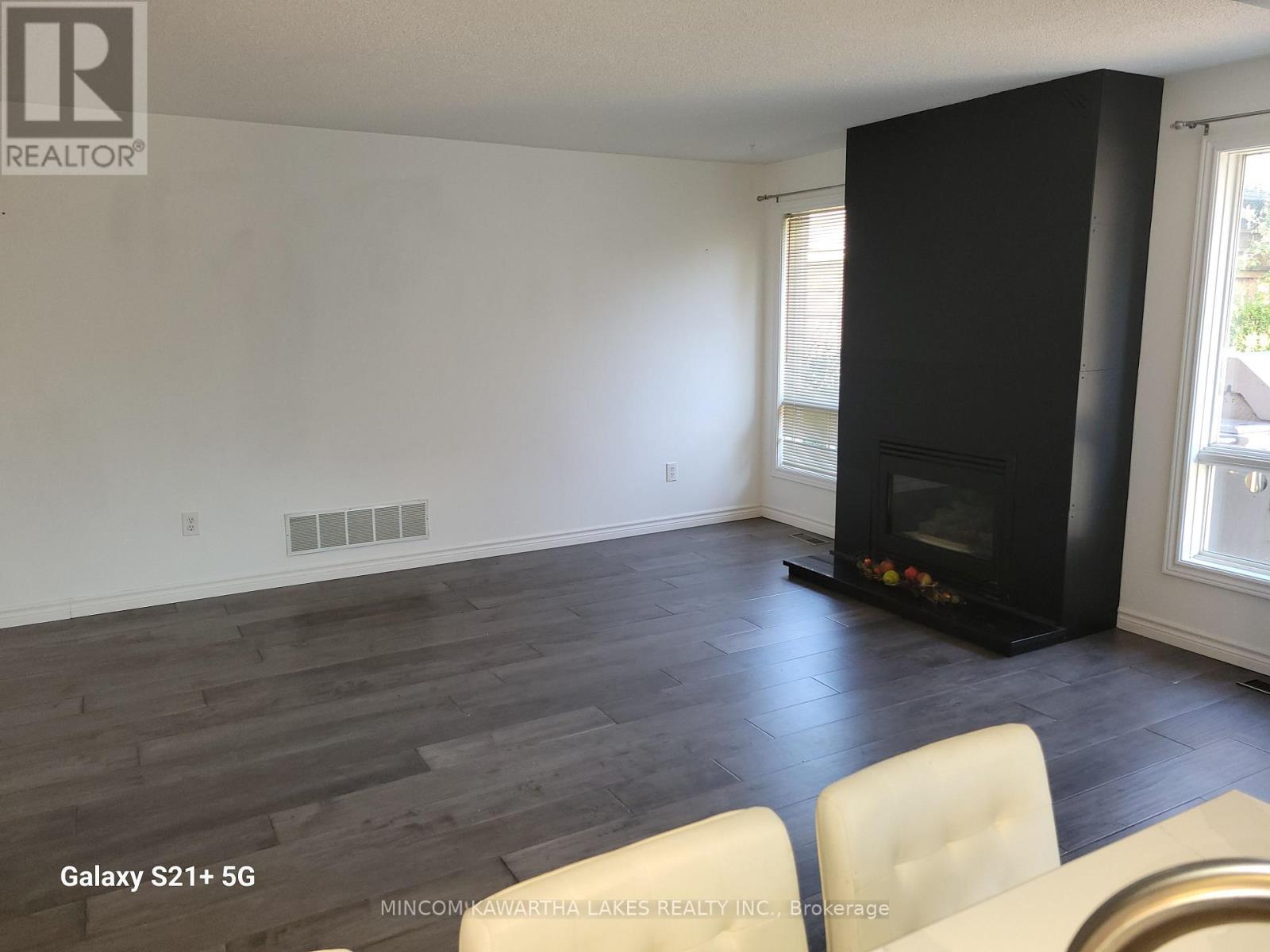557 Westman Avenue, Peterborough (Otonabee Ward 1), Ontario  K9K 2E6 - Photo 13 - X12380774