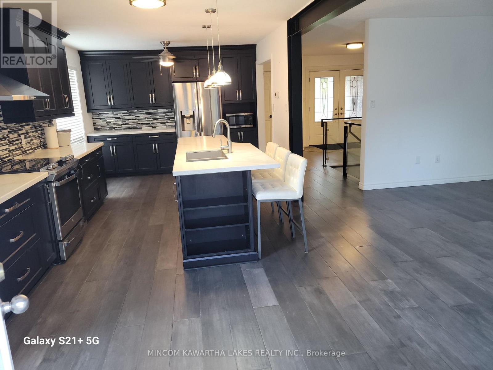 557 Westman Avenue, Peterborough (Otonabee Ward 1), Ontario  K9K 2E6 - Photo 3 - X12380774