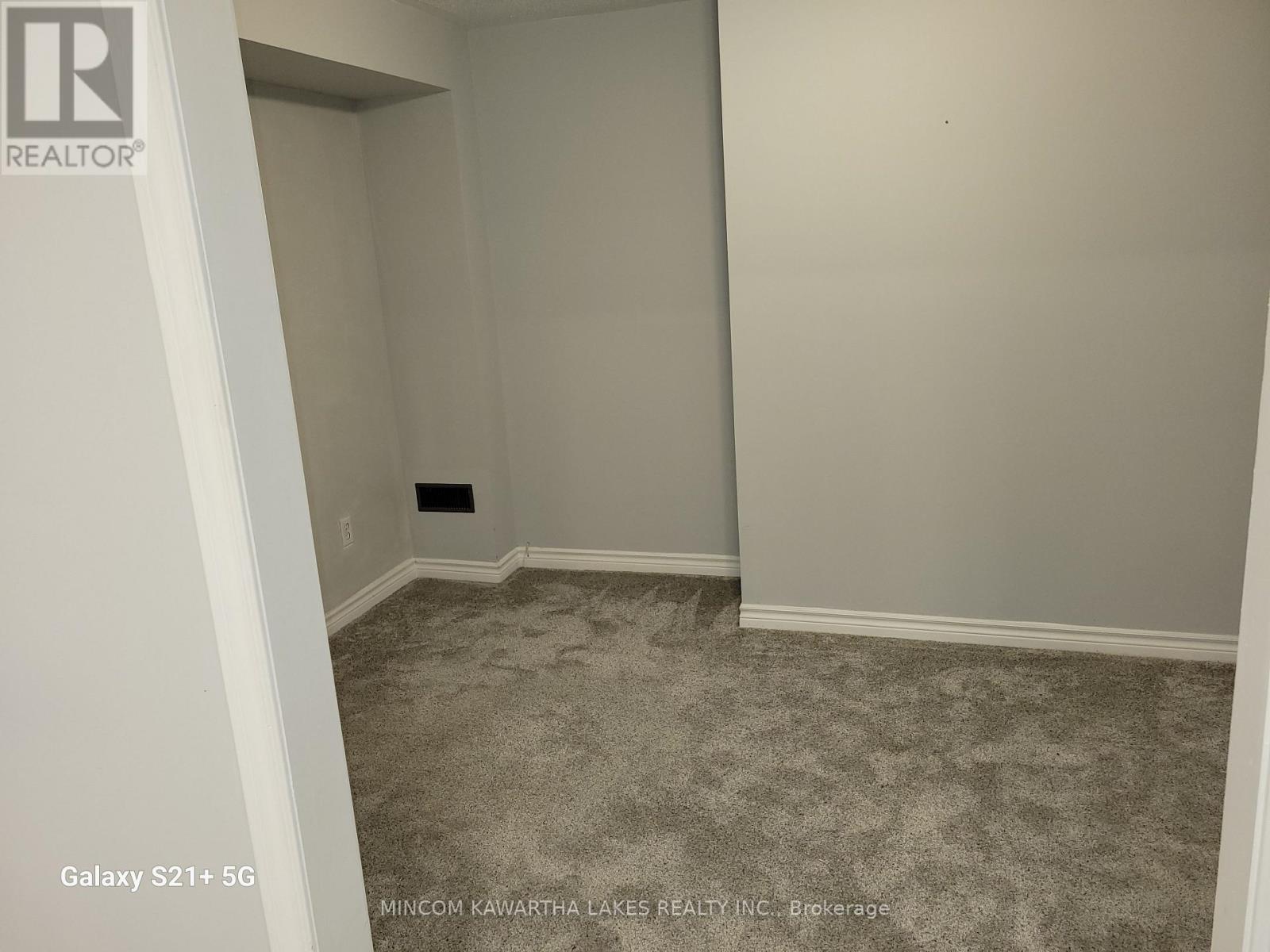 557 Westman Avenue, Peterborough (Otonabee Ward 1), Ontario  K9K 2E6 - Photo 33 - X12380774
