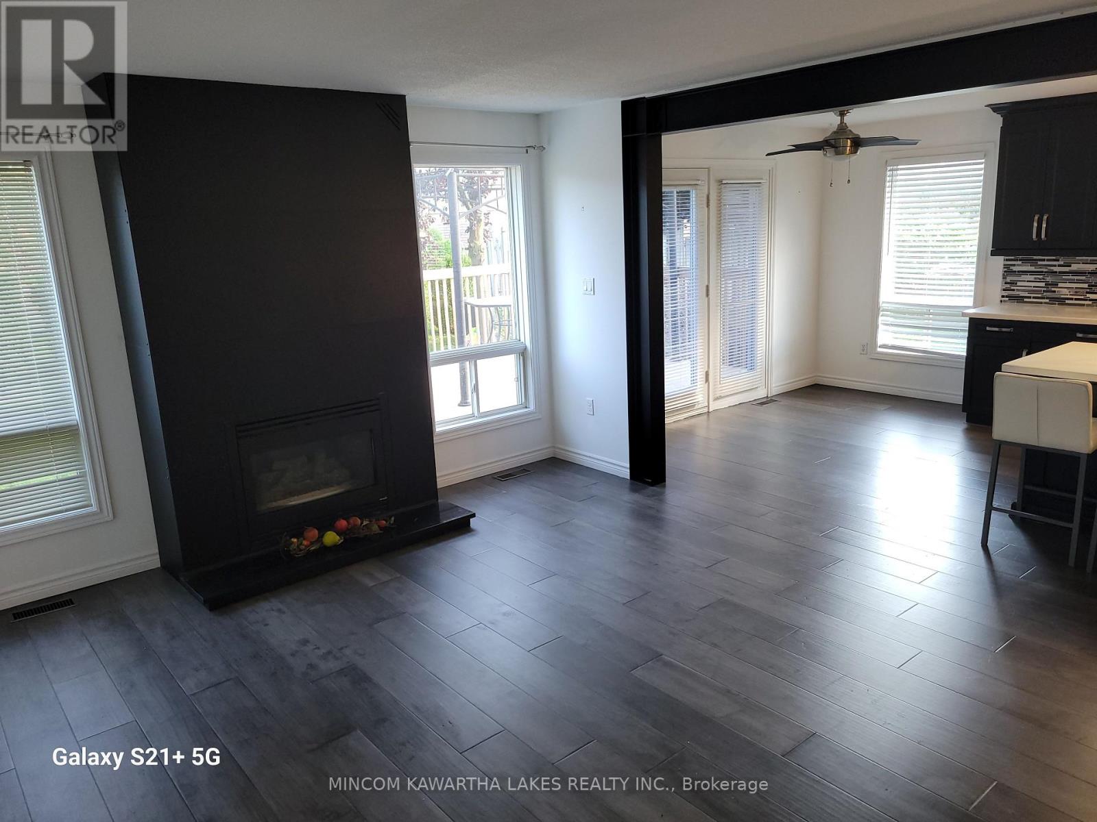 557 Westman Avenue, Peterborough (Otonabee Ward 1), Ontario  K9K 2E6 - Photo 4 - X12380774