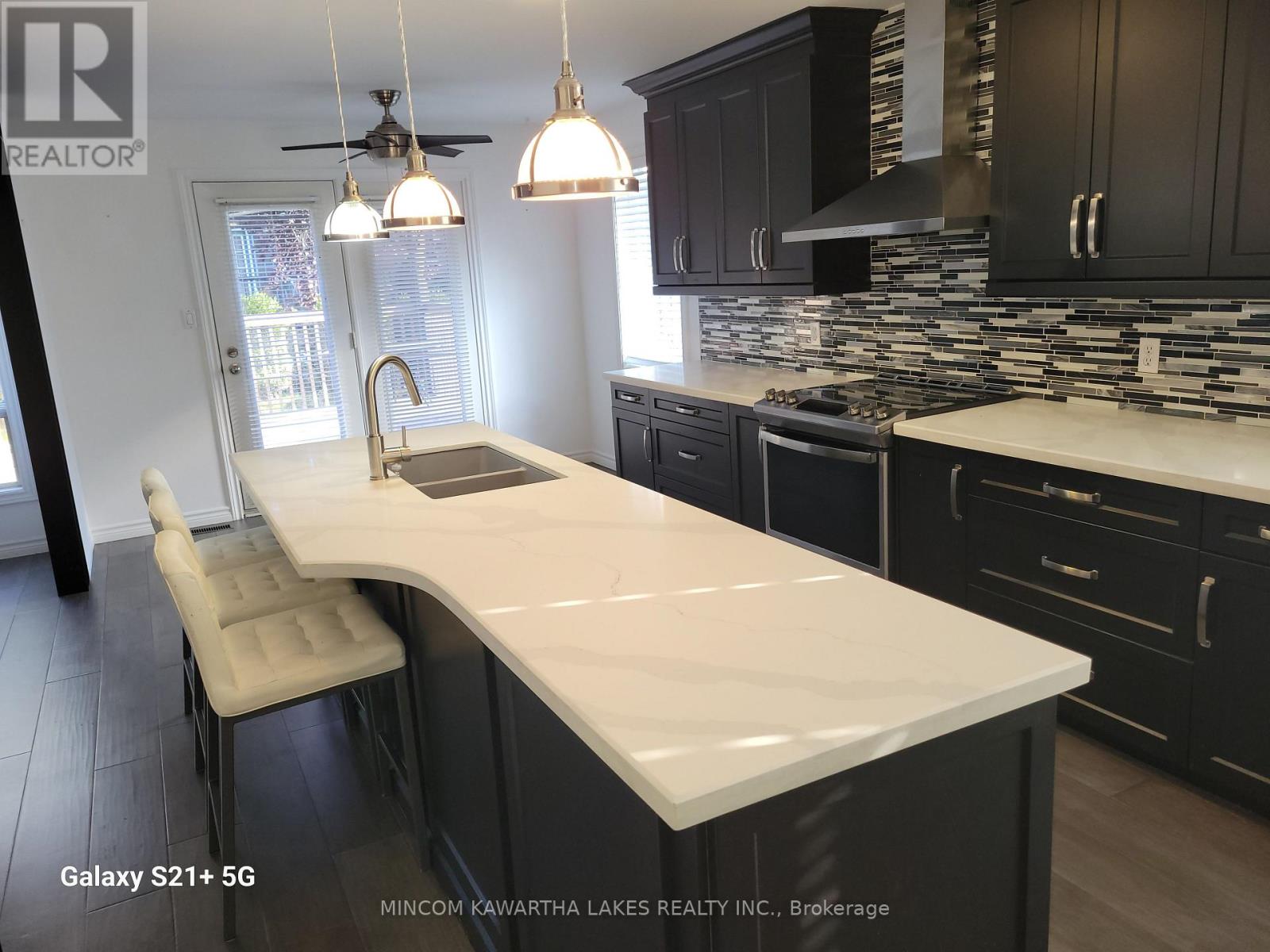 557 Westman Avenue, Peterborough (Otonabee Ward 1), Ontario  K9K 2E6 - Photo 9 - X12380774