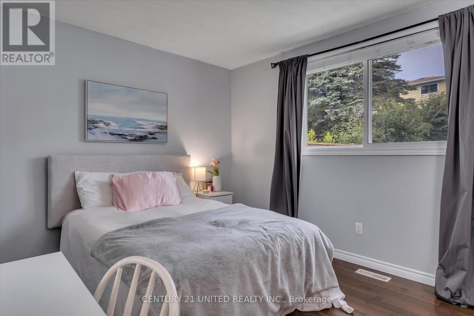 2594 Farmcrest Avenue, Peterborough (Ashburnham Ward 4), Ontario  K9L 1H7 - Photo 9 - X12380808