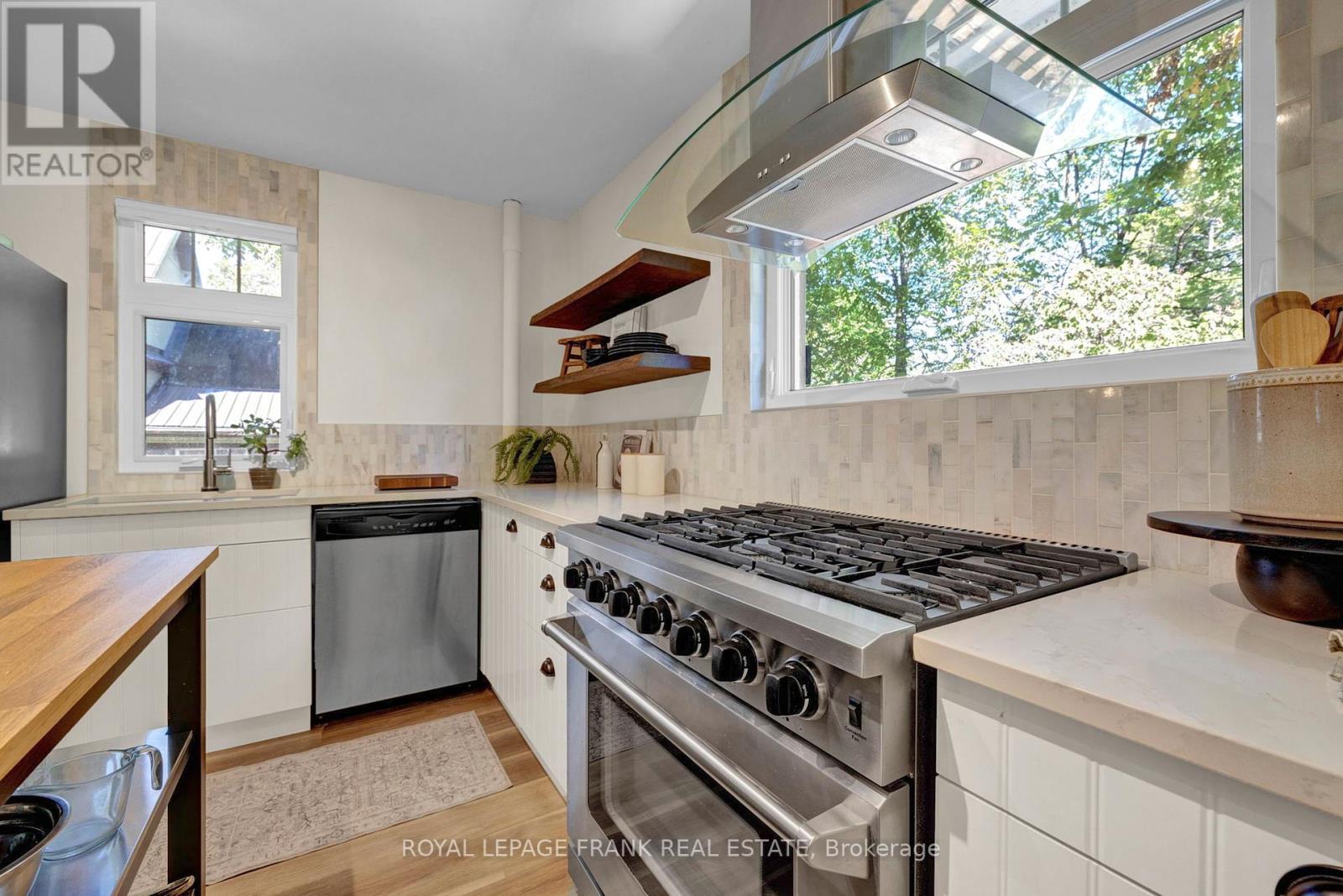 18 Nassau Street, Selwyn, Ontario  K0L 2H0 - Photo 5 - X12380838