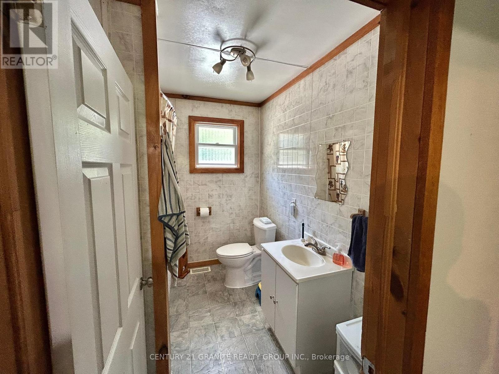 1561 South Baptiste Lake Road, Hastings Highlands (Herschel Ward), Ontario  K0L 1C0 - Photo 12 - X12380868