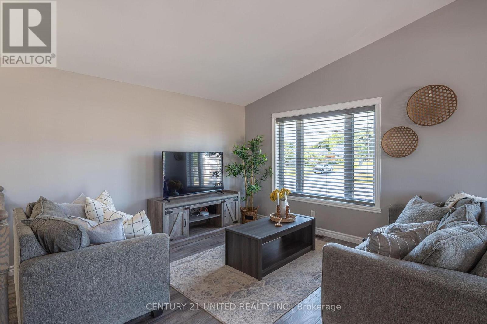 102 King Street W, Kawartha Lakes (Emily), Ontario  K0L 2W0 - Photo 3 - X12380909