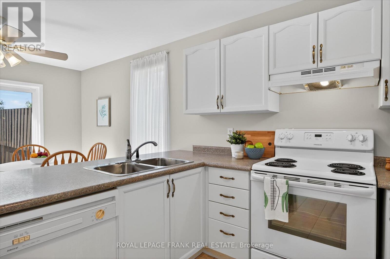 3075 Westridge Boulevard, Peterborough (Monaghan Ward 2), Ontario  K9K 2K5 - Photo 11 - X12380979