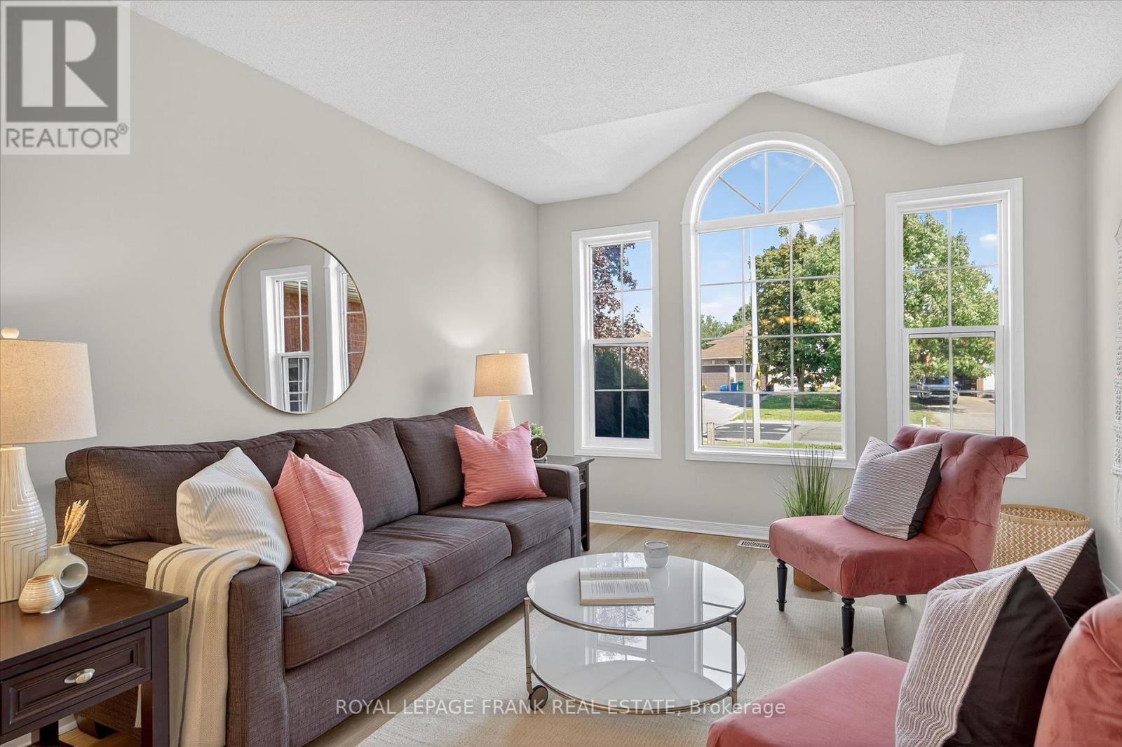 3075 Westridge Boulevard, Peterborough (Monaghan Ward 2), Ontario  K9K 2K5 - Photo 3 - X12380979