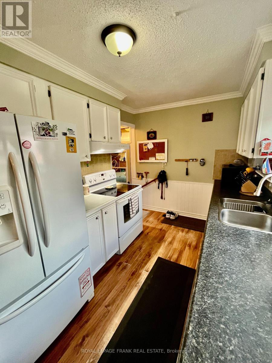 26 Larch Street, Highlands East (Bicroft Ward), Ontario  K0L 1M0 - Photo 9 - X12381325