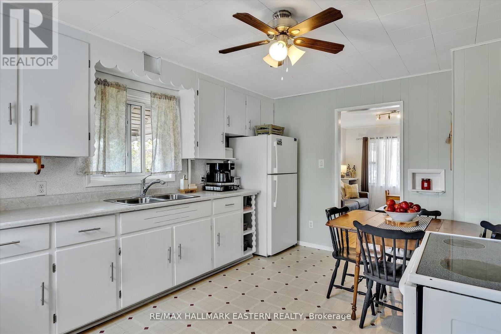 706 Monaghan Road, Peterborough (Otonabee Ward 1), Ontario  K9J 5J8 - Photo 13 - X12381378