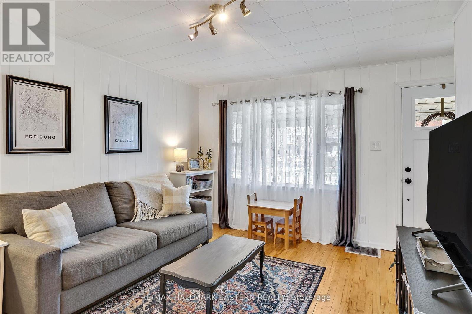 706 Monaghan Road, Peterborough (Otonabee Ward 1), Ontario  K9J 5J8 - Photo 8 - X12381378
