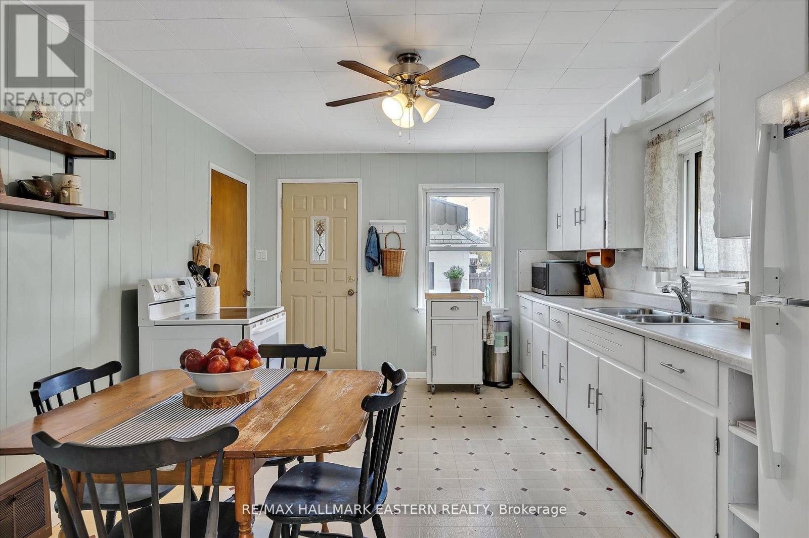 706 Monaghan Road, Peterborough (Otonabee Ward 1), Ontario  K9J 5J8 - Photo 9 - X12381378