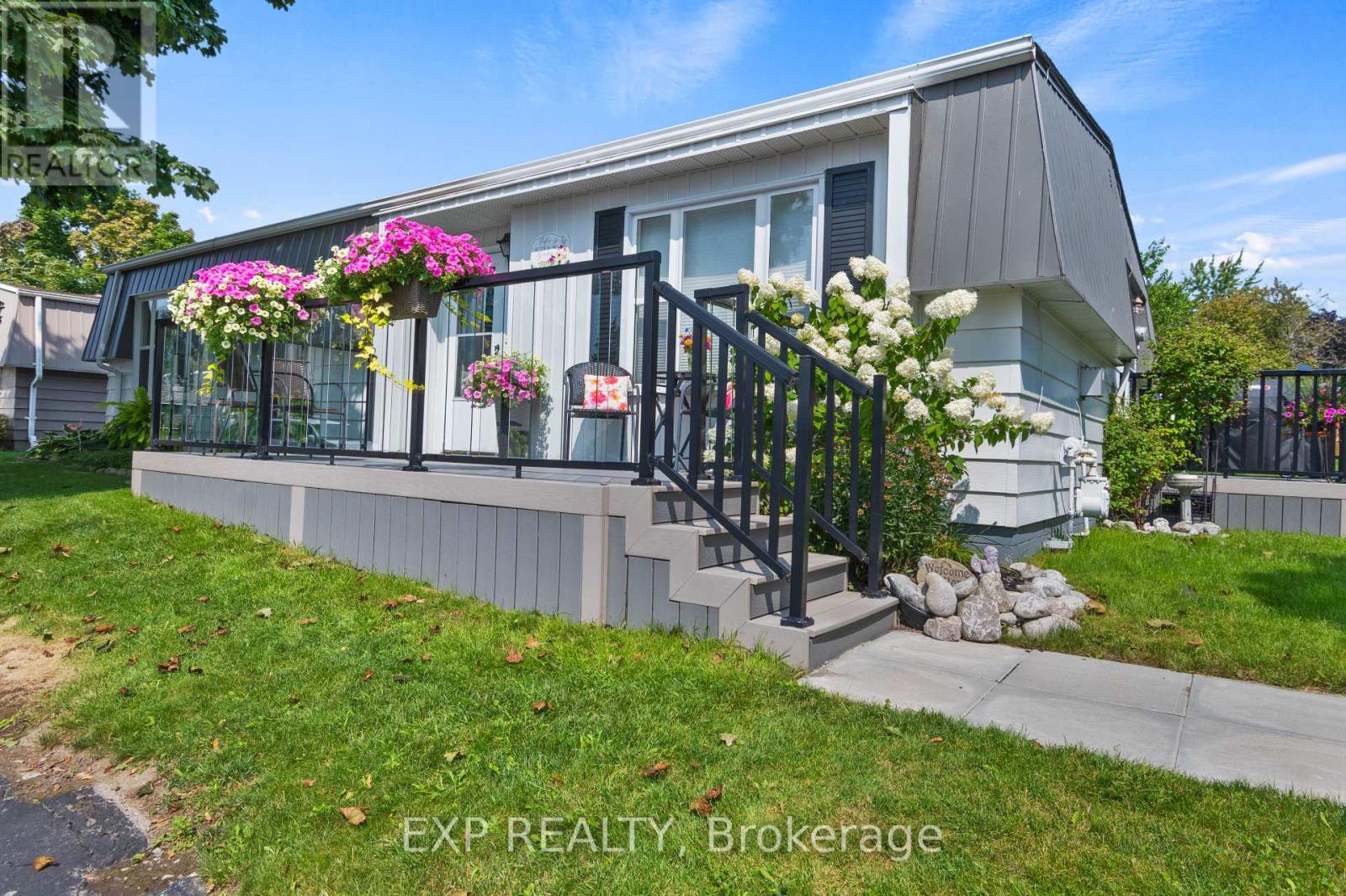 44 Bluffs Road, Clarington (Bowmanville), Ontario  L1B 1A3 - Photo 2 - E12381422