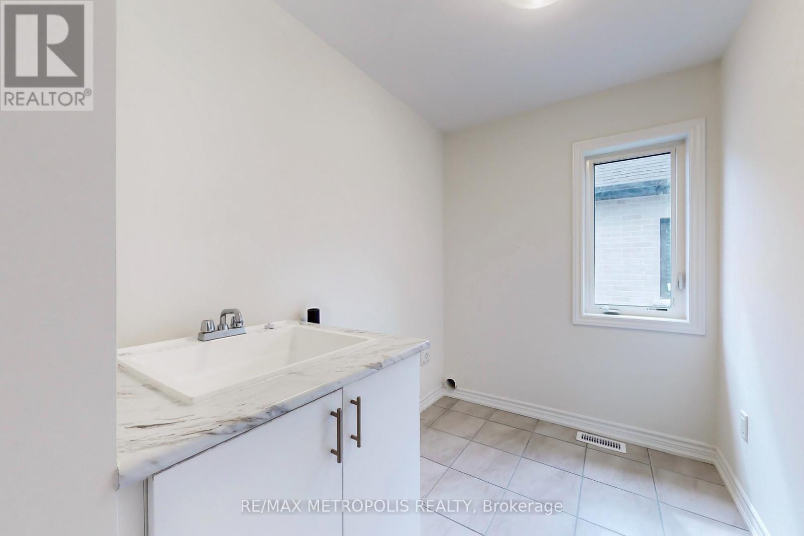 285 Flavelle Way, Peterborough (Monaghan Ward 2), Ontario  K9K 0J2 - Photo 43 - X12381368