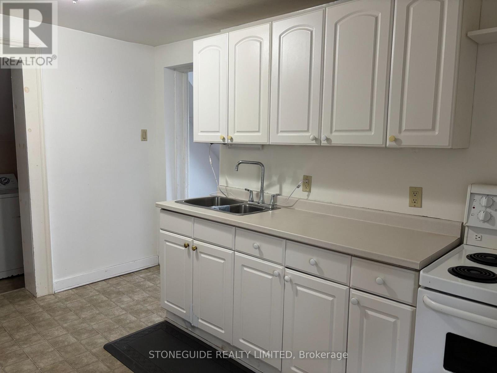 510 Sherbrooke Street, Peterborough (Town Ward 3), Ontario  K9J 2P3 - Photo 4 - X12381658