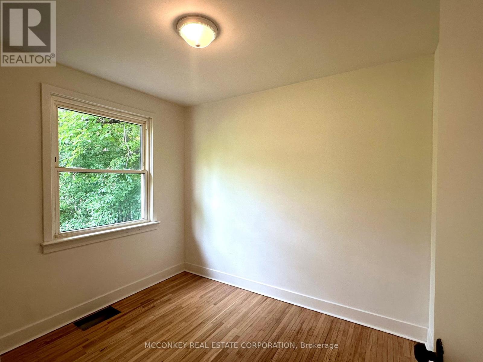 1033 Western Avenue, Peterborough (Otonabee Ward 1), Ontario  K9J 5W5 - Photo 12 - X12382208