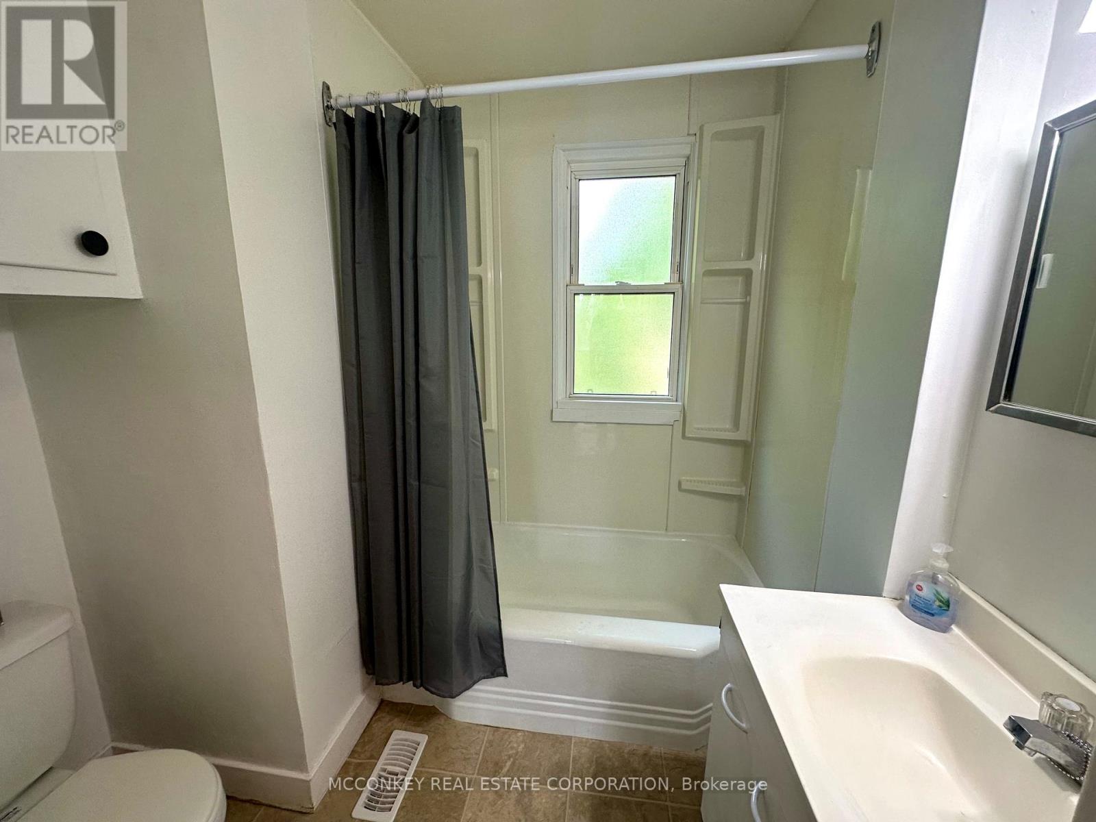 1033 Western Avenue, Peterborough (Otonabee Ward 1), Ontario  K9J 5W5 - Photo 14 - X12382208