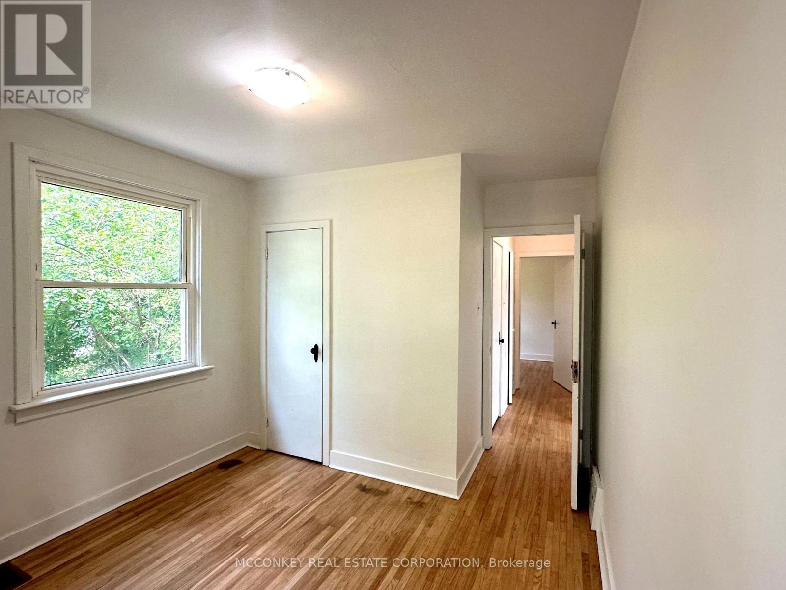 1033 Western Avenue, Peterborough (Otonabee Ward 1), Ontario  K9J 5W5 - Photo 8 - X12382208