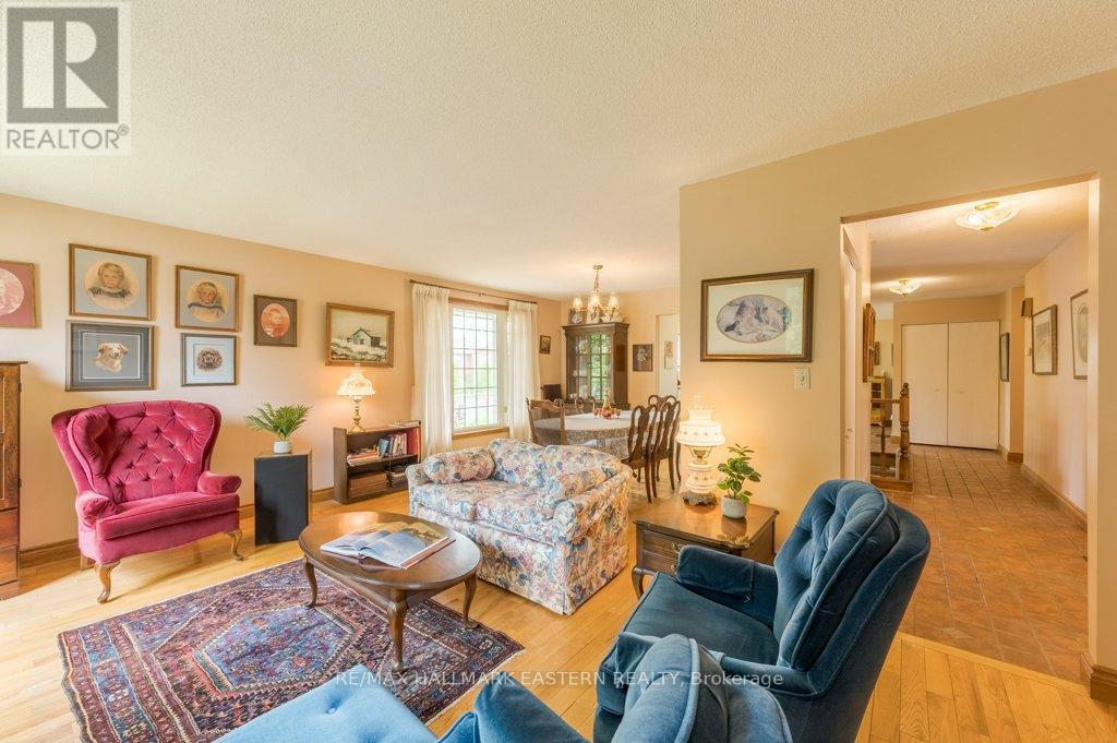823 Wedgewood Court, Peterborough (Monaghan Ward 2), Ontario  K9J 7T8 - Photo 10 - X12382380