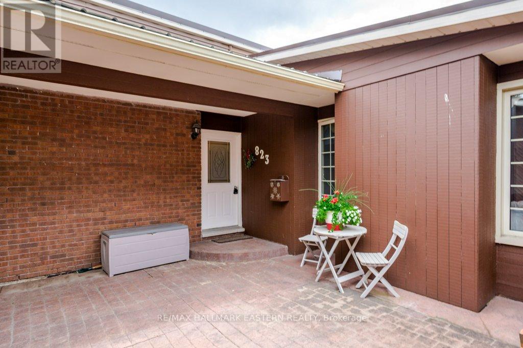 823 Wedgewood Court, Peterborough (Monaghan Ward 2), Ontario  K9J 7T8 - Photo 4 - X12382380