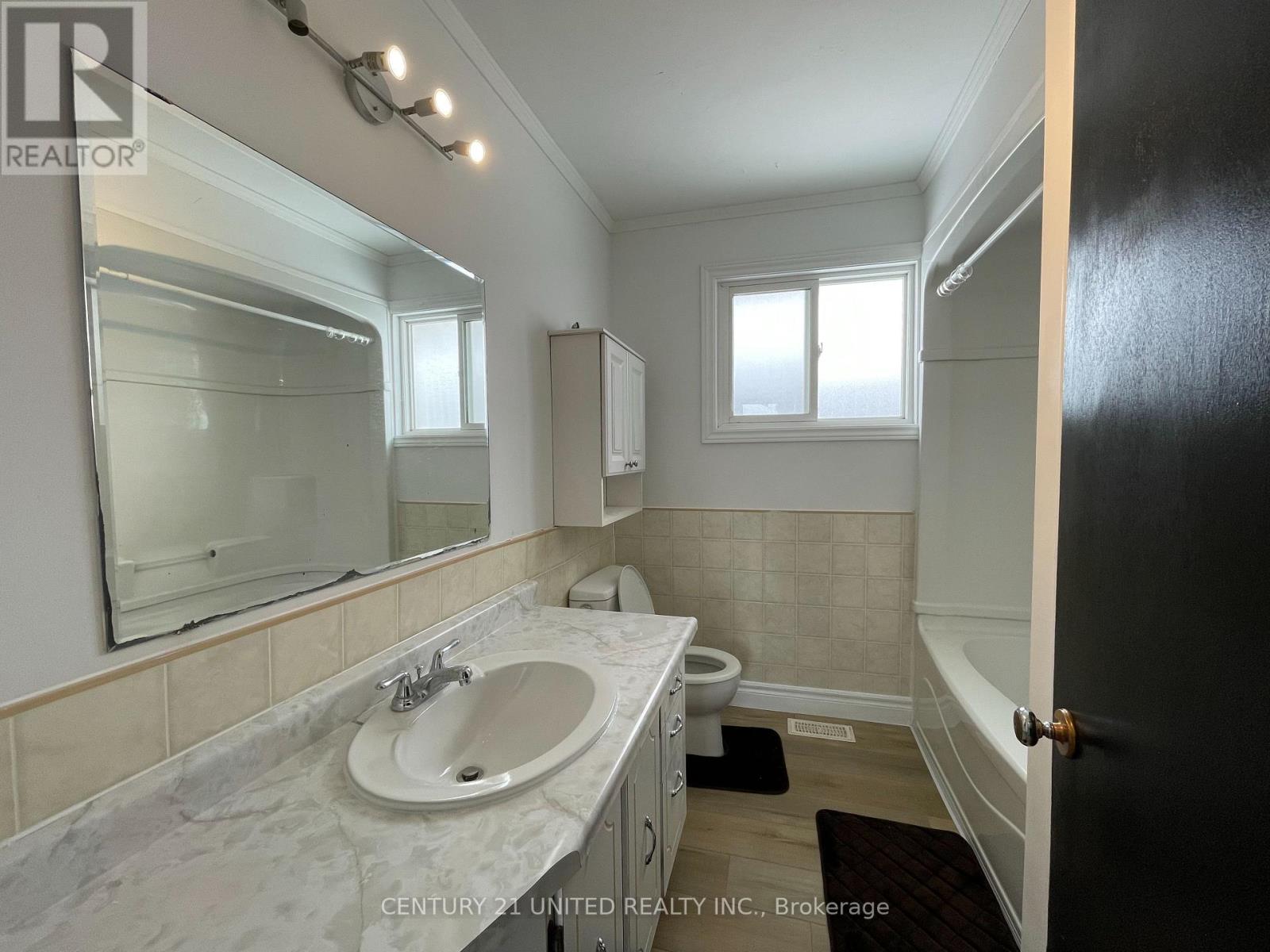 Upper - 431 O'connell Road, Peterborough (Otonabee Ward 1), Ontario  K9J 4E1 - Photo 13 - X12383252