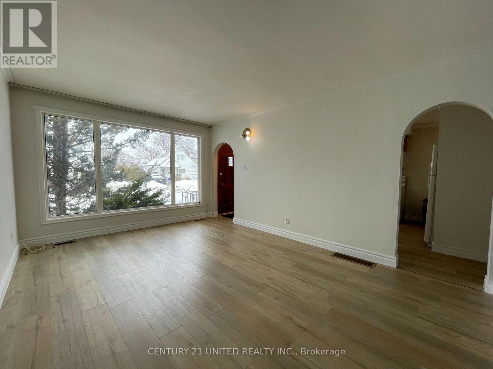 Upper - 431 O'connell Road, Peterborough (Otonabee Ward 1), Ontario  K9J 4E1 - Photo 2 - X12383252