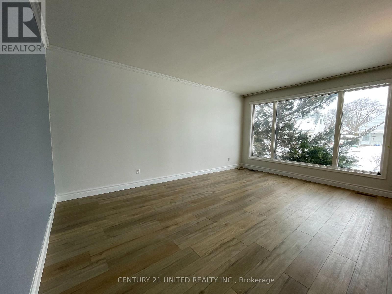 Upper - 431 O'connell Road, Peterborough (Otonabee Ward 1), Ontario  K9J 4E1 - Photo 3 - X12383252