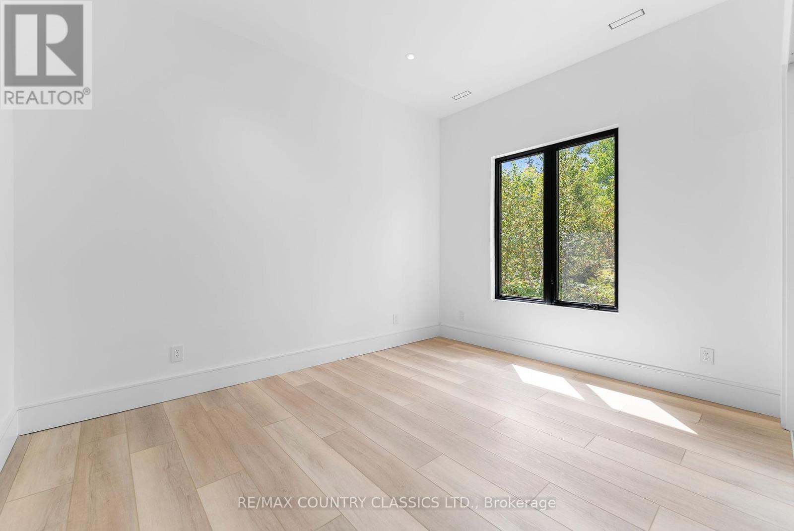 40 Bancroft Ridge Drive, Bancroft (Bancroft Ward), Ontario  K0L 1C0 - Photo 34 - X12383353