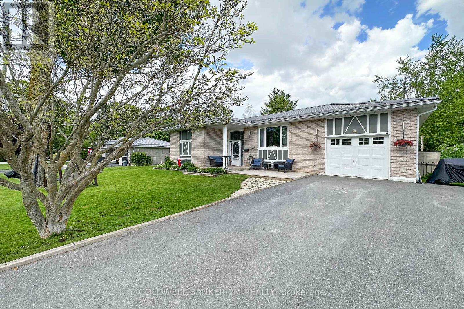 27 Anne Street, Cavan Monaghan (Millbrook Village), Ontario  L0A 1G0 - Photo 2 - X12383447