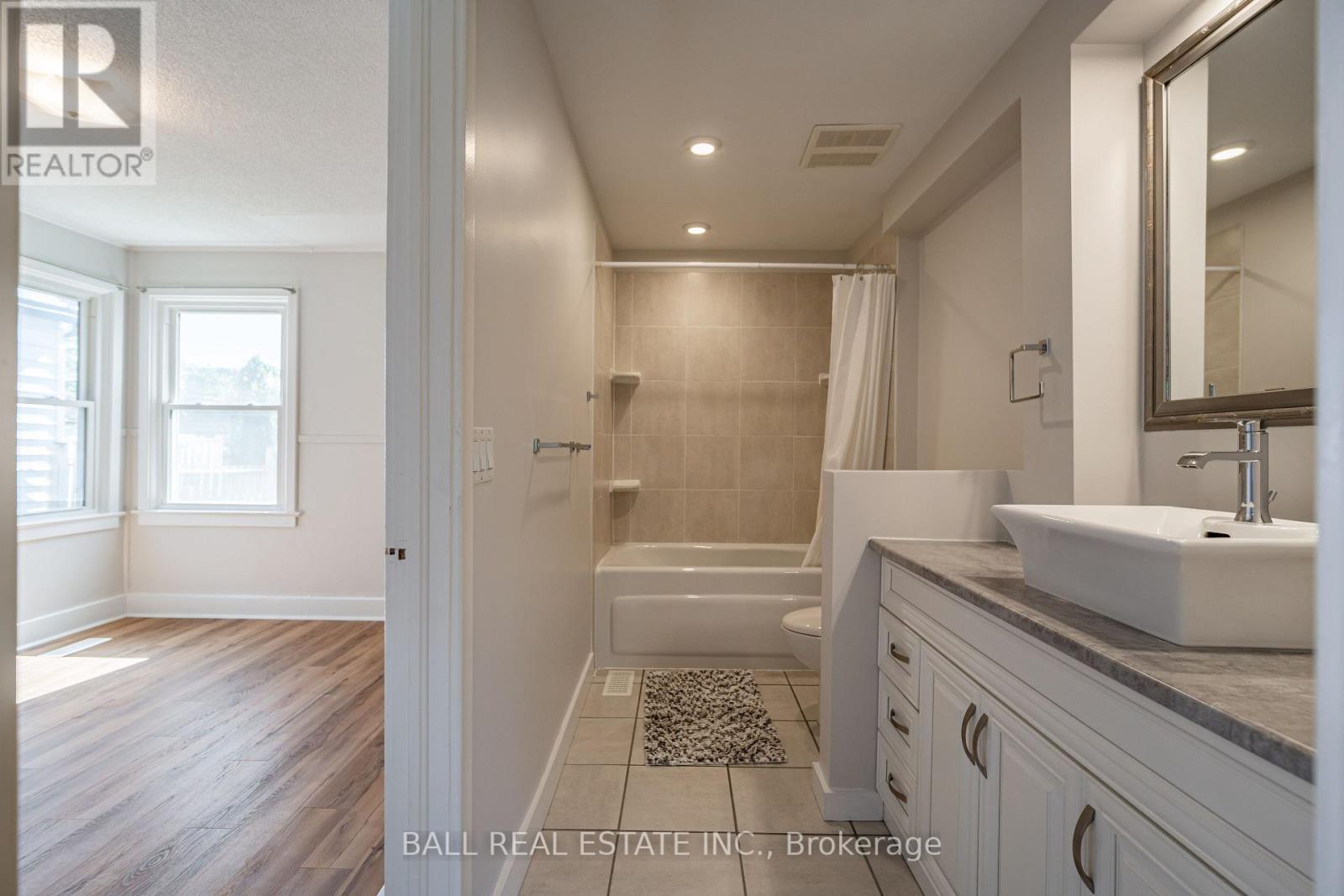 5 Wallace Street, Peterborough (Ashburnham Ward 4), Ontario  K9H 1A8 - Photo 12 - X12383605