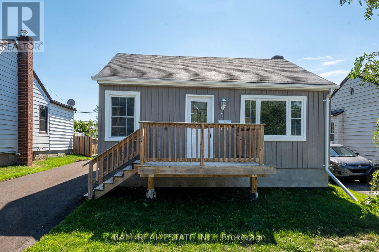 5 Wallace Street, Peterborough (Ashburnham Ward 4), Ontario  K9H 1A8 - Photo 2 - X12383605