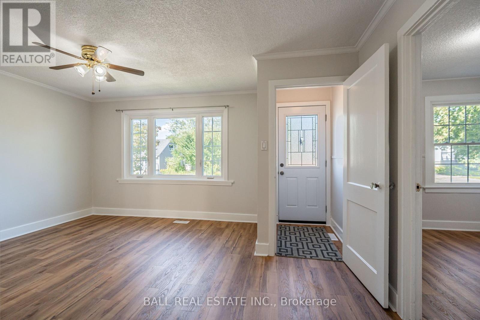 5 Wallace Street, Peterborough (Ashburnham Ward 4), Ontario  K9H 1A8 - Photo 4 - X12383605