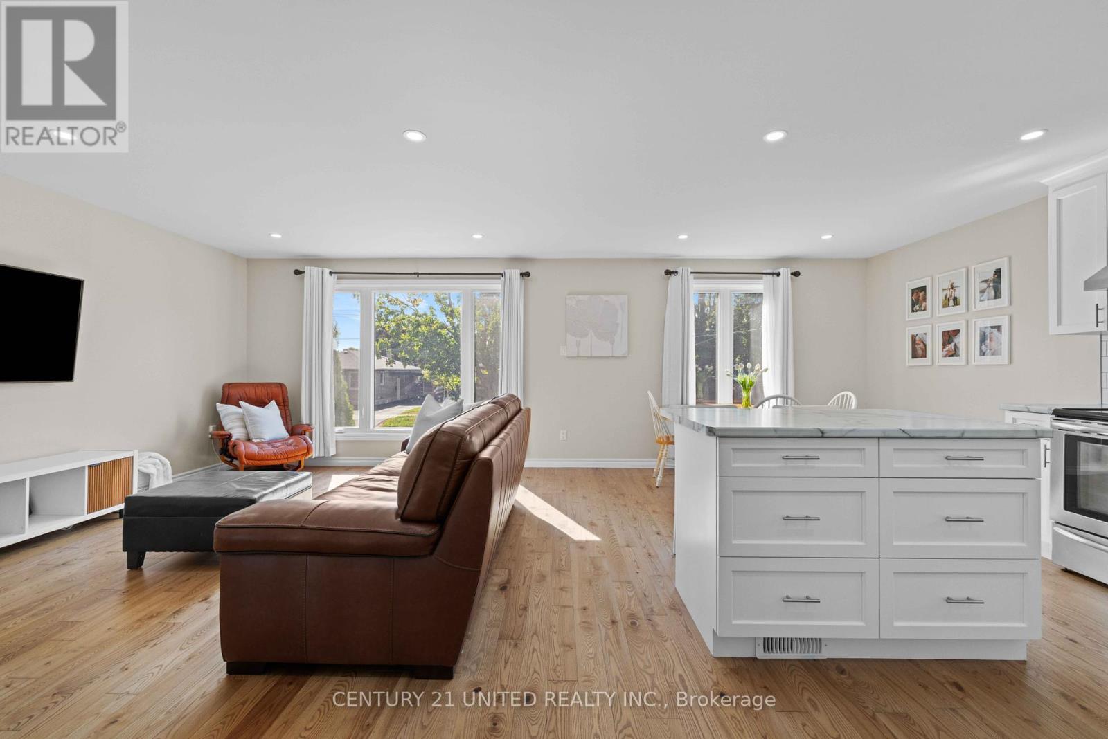 392 Wellington Street, Peterborough (Northcrest Ward 5), Ontario  K9H 5C2 - Photo 4 - X12383645