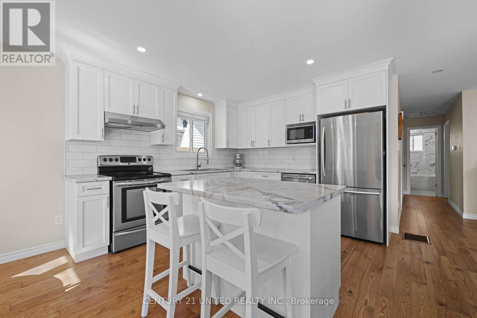 392 Wellington Street, Peterborough (Northcrest Ward 5), Ontario  K9H 5C2 - Photo 7 - X12383645