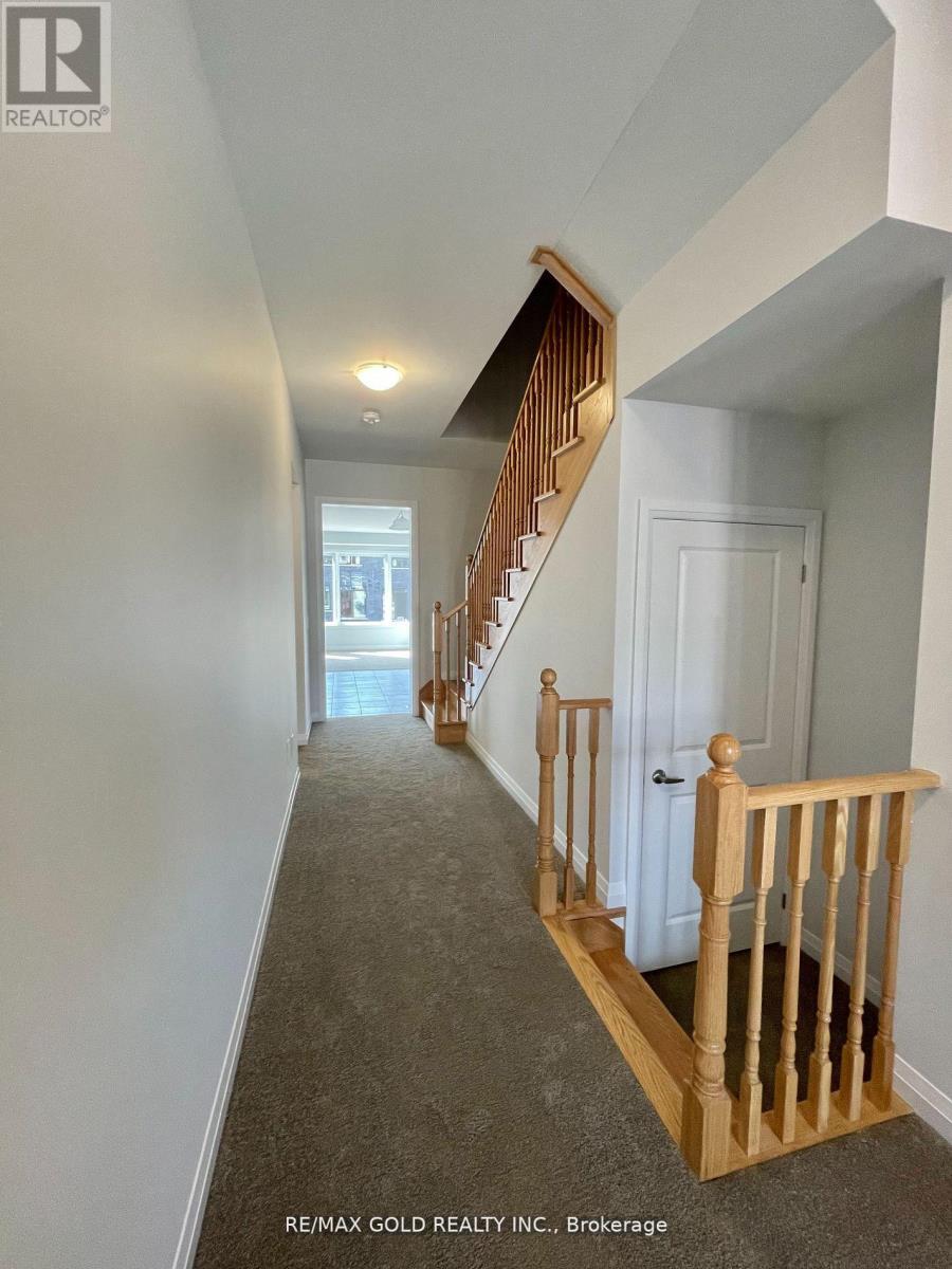 102 Corley Street, Kawartha Lakes (Lindsay), Ontario  K9V 6C2 - Photo 4 - X12383780