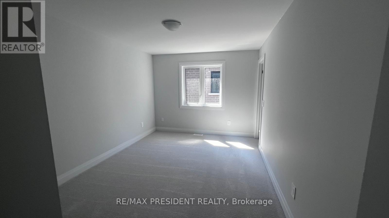 94 Butler Boulevard, Kawartha Lakes (Lindsay), Ontario  K9V 0S1 - Photo 5 - X12383971