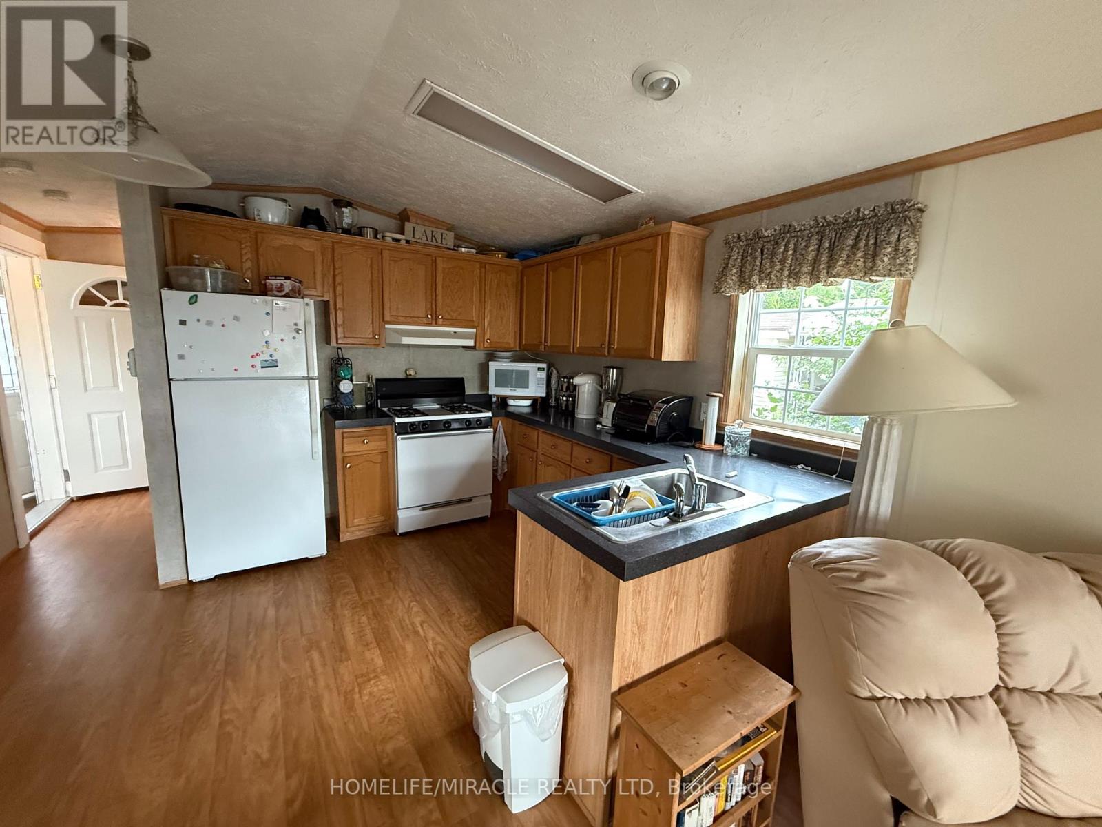11 Grandview Drive, Peterborough (Otonabee Ward 1), Ontario  K0L 2G0 - Photo 4 - X12384767