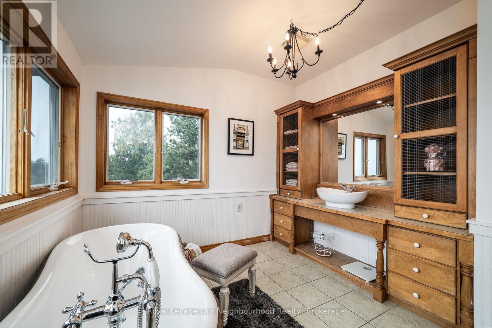 3741 Lakeshore Road E, Clarington (Newcastle), Ontario  L1B 1L9 - Photo 36 - E12385668