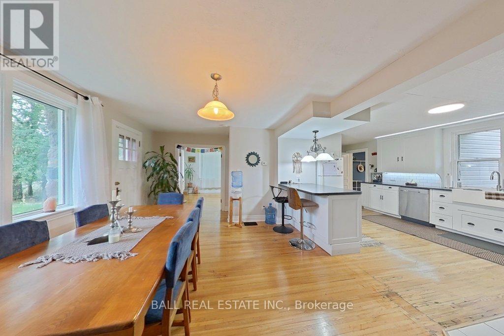 2056 Young's Point Road, Selwyn, Ontario  K0L 2H0 - Photo 12 - X12386353