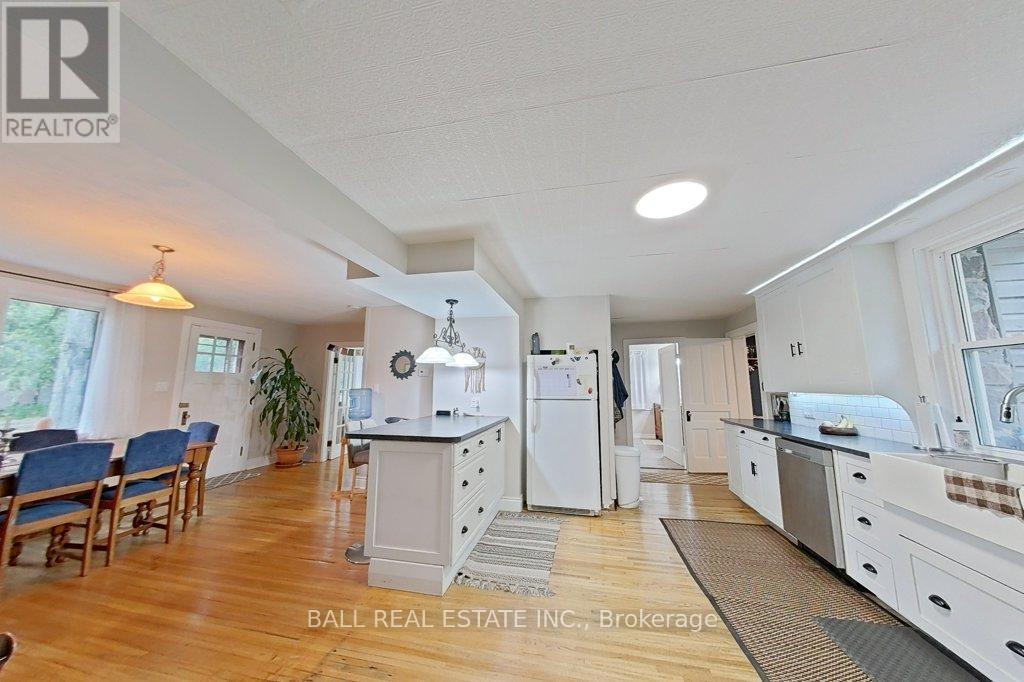 2056 Young's Point Road, Selwyn, Ontario  K0L 2H0 - Photo 15 - X12386353