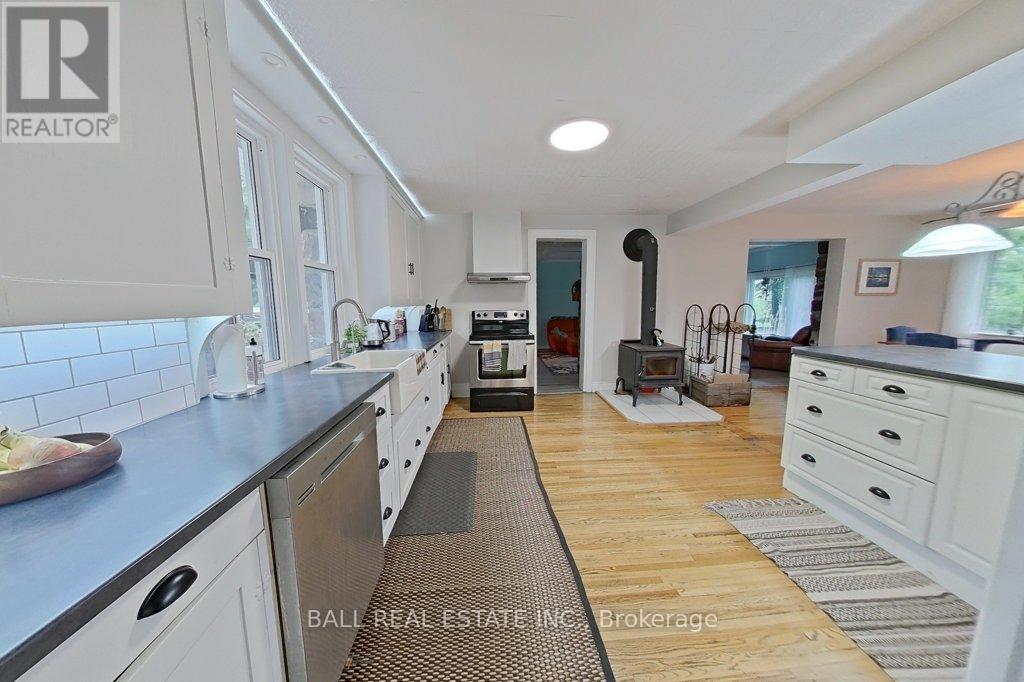 2056 Young's Point Road, Selwyn, Ontario  K0L 2H0 - Photo 16 - X12386353