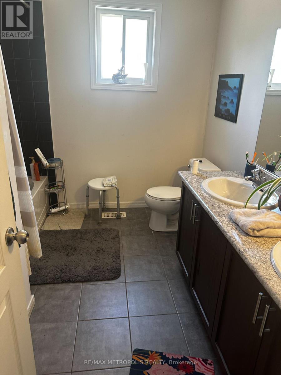 Upper Room1 - 73 Summer Lane, Selwyn, Ontario  K9L 0G4 - Photo 12 - X12386638