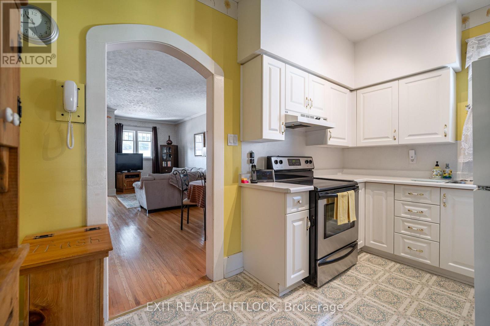 544 Douglas Avenue, Peterborough (Town Ward 3), Ontario  K9J 4L1 - Photo 10 - X12387627