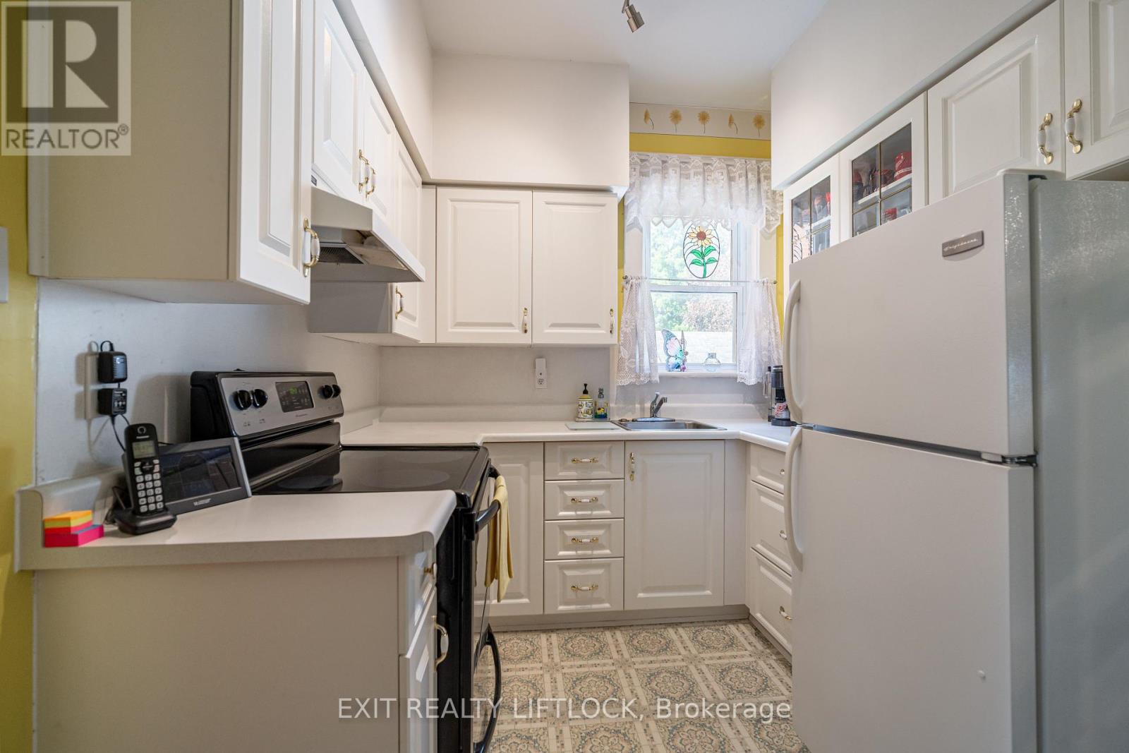 544 Douglas Avenue, Peterborough (Town Ward 3), Ontario  K9J 4L1 - Photo 11 - X12387627