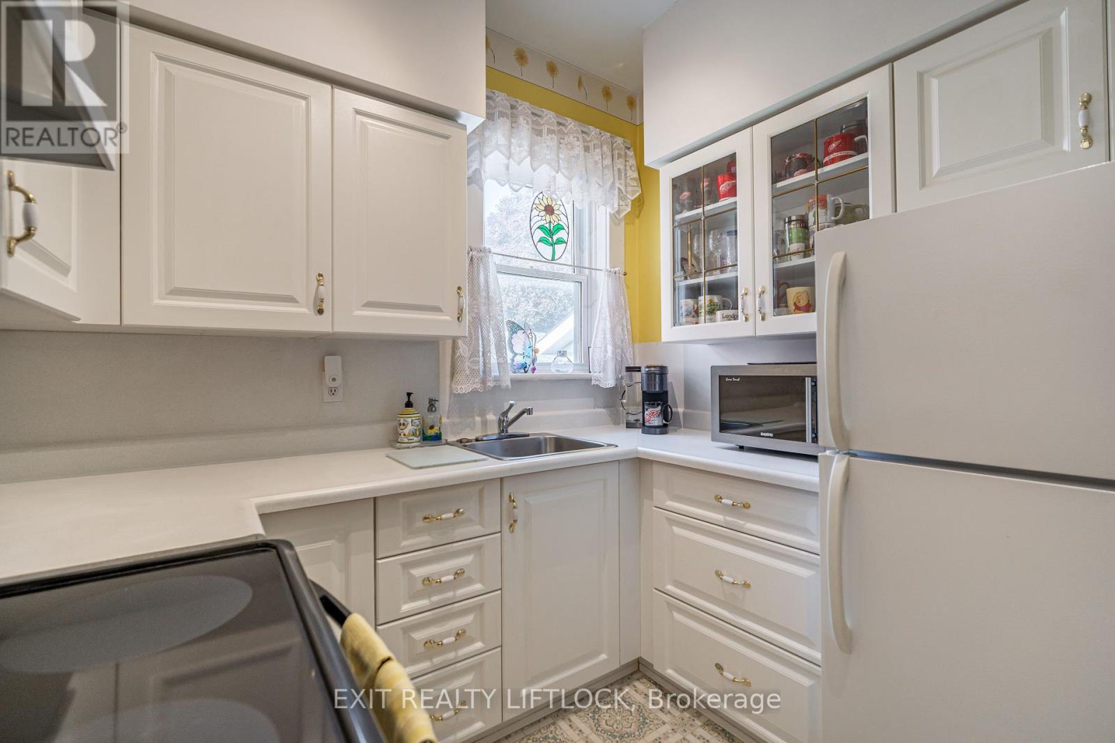 544 Douglas Avenue, Peterborough (Town Ward 3), Ontario  K9J 4L1 - Photo 12 - X12387627