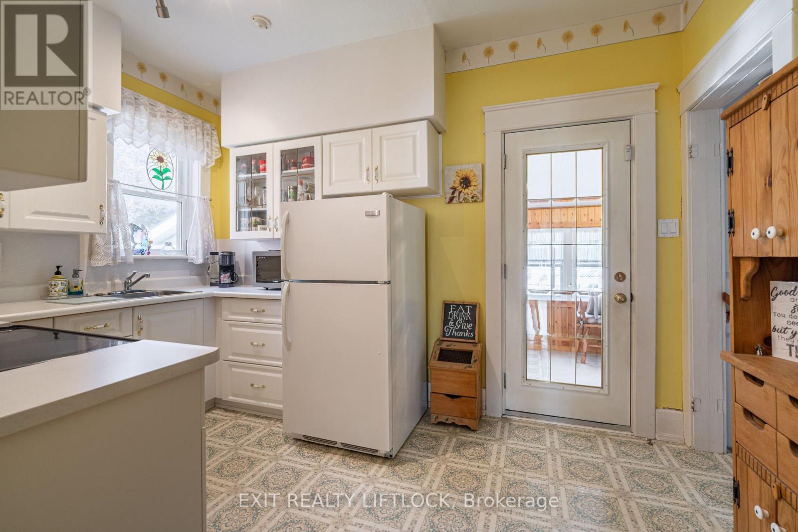 544 Douglas Avenue, Peterborough (Town Ward 3), Ontario  K9J 4L1 - Photo 13 - X12387627